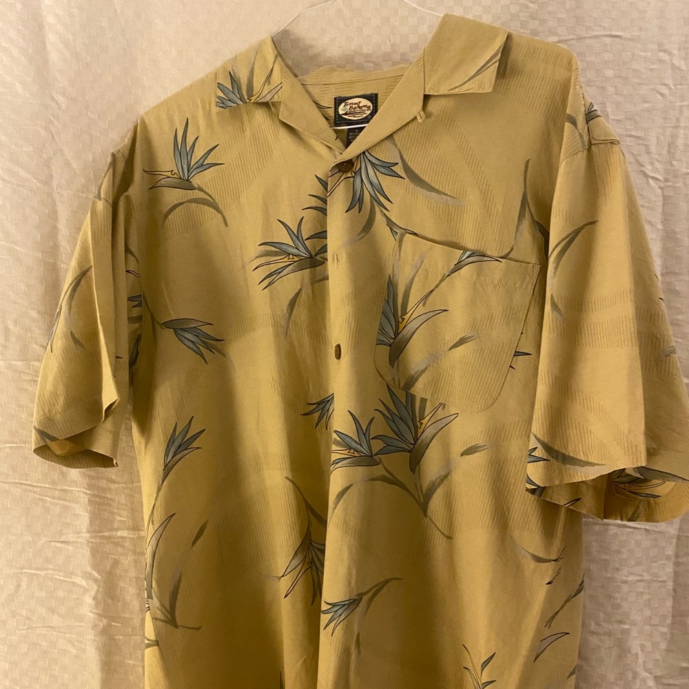 Tommy Bahama shorts sleeve shirt